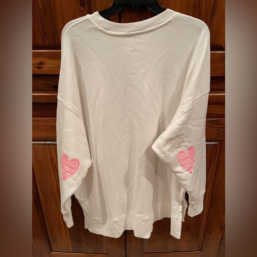 Crown and Ivy cream/white color sweatshirt sweeper with heart detail. Sz L NWT